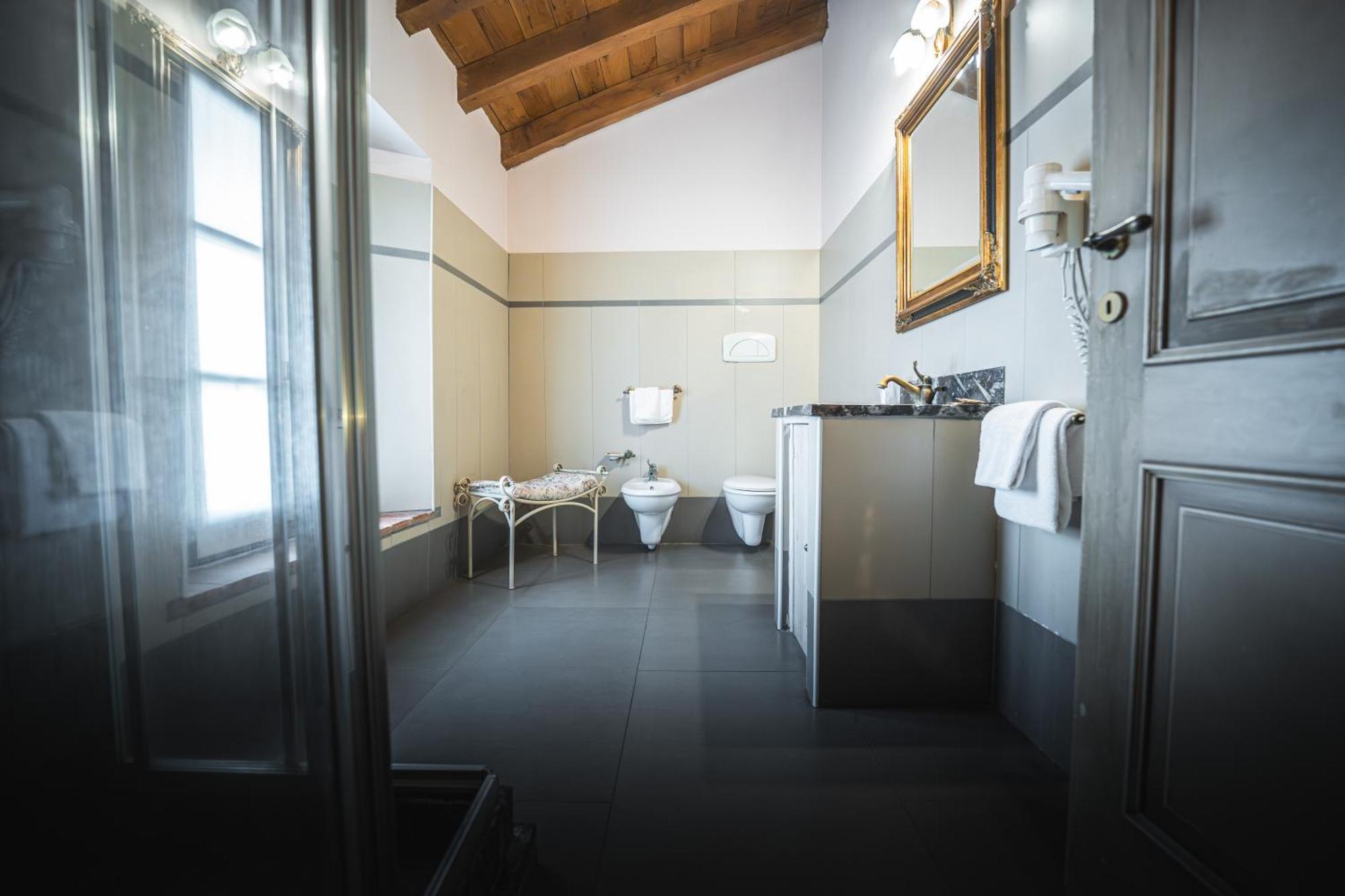 Hotel La Tavola Rotonda Cortemaggiore Habitación foto
