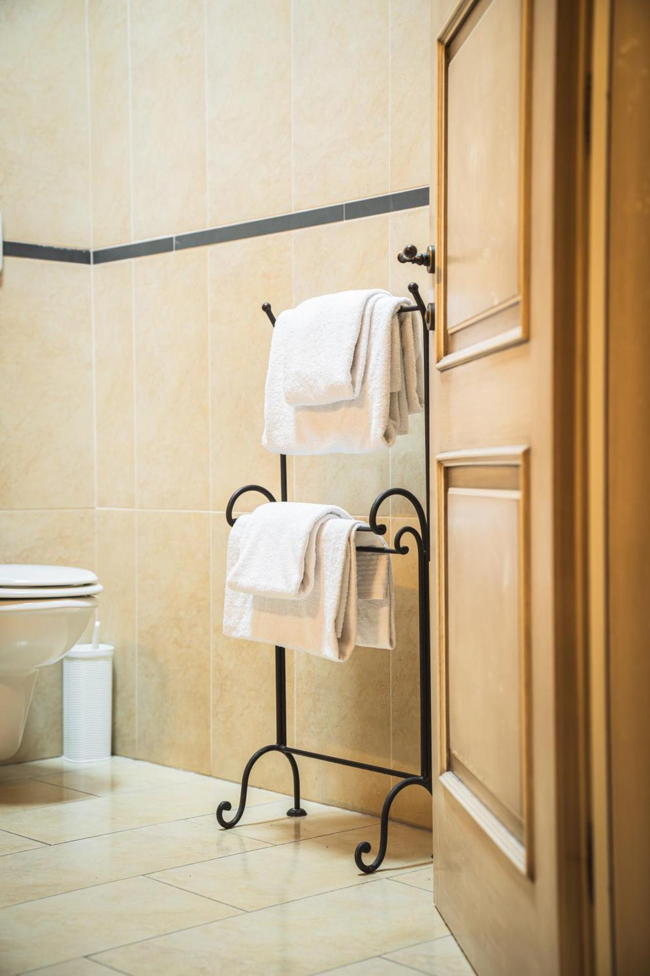 Hotel La Tavola Rotonda Cortemaggiore Habitación foto