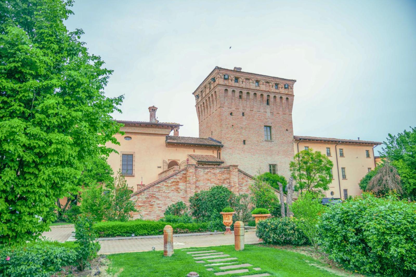Hotel La Tavola Rotonda Cortemaggiore Exterior foto