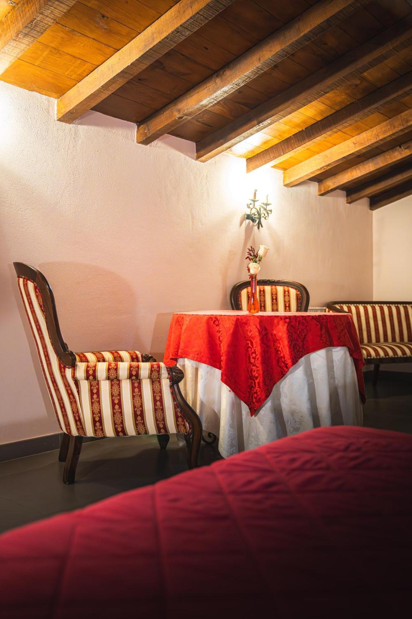 Hotel La Tavola Rotonda Cortemaggiore Habitación foto